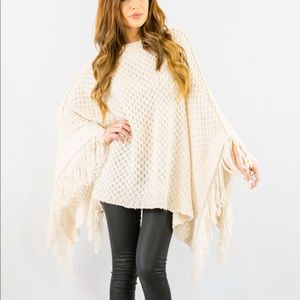 Elan wandering free poncho. Size O/S